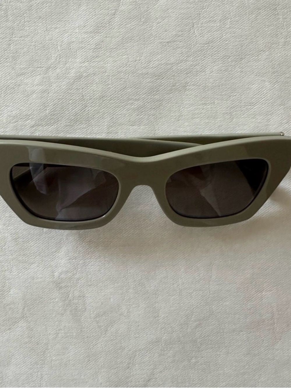 Claire Rose x APERÇU sunglasses with case - Picture 6 of 10